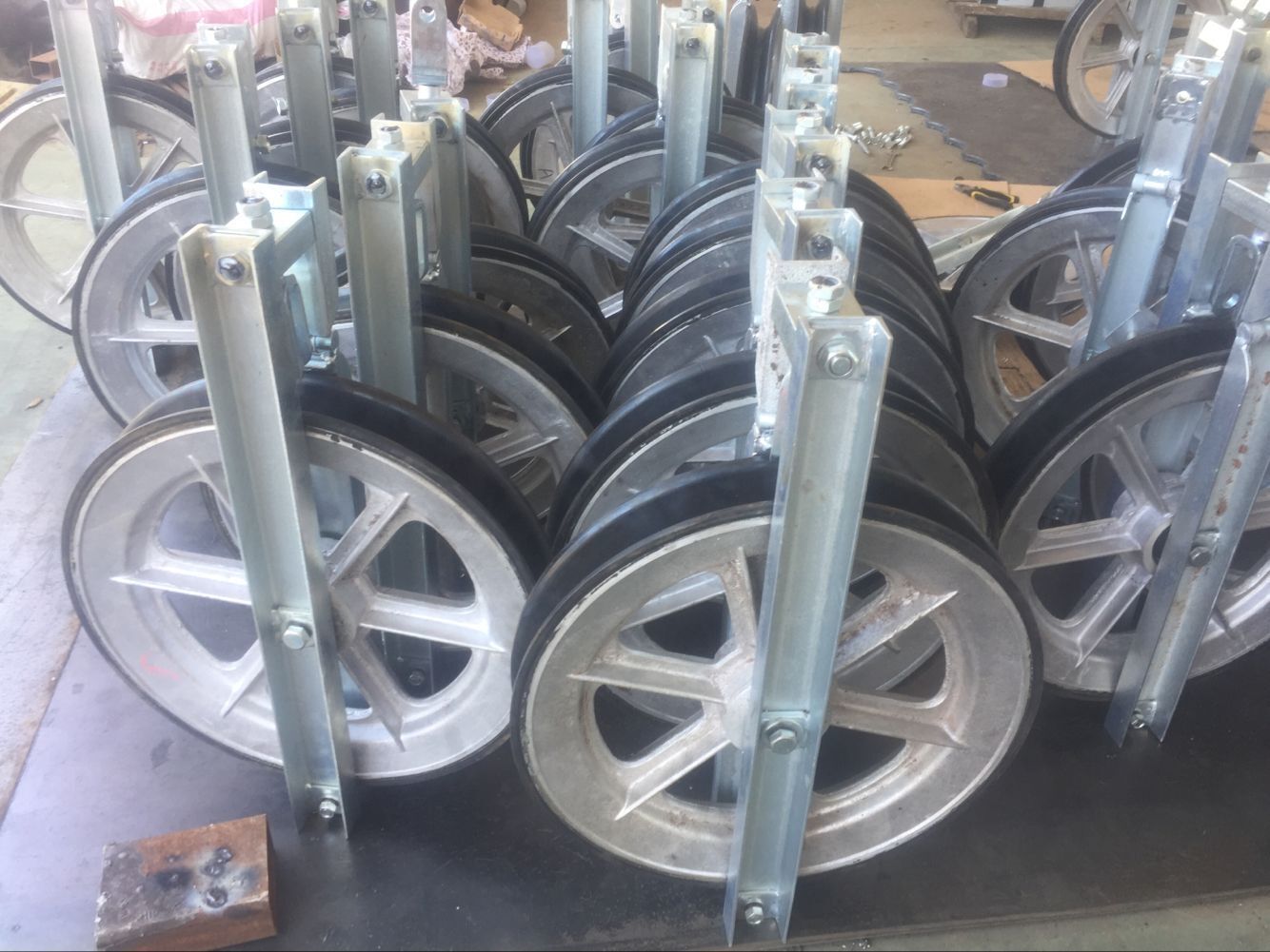 Latest company blogs about For stringing cable pulley,we have nylon wheel and aluminum wheel,steel wheel,how to choose?