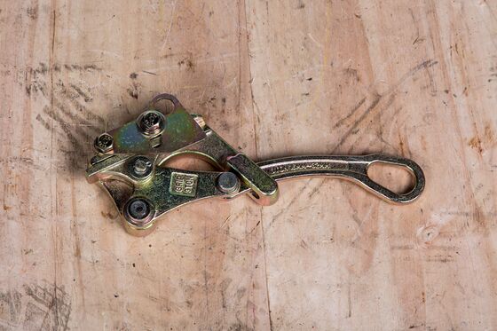 buy 16–32mm Cable Come Along Clamp with 3T Pulling Capacity for Power Line Installation online manufacture