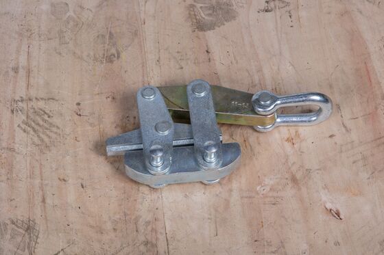 Buy Heavy-Duty Wire Pulling Grip with 50-200 KN Rated Load for Anti-Twist Steel Rope and Cable Tensioning online manufacture